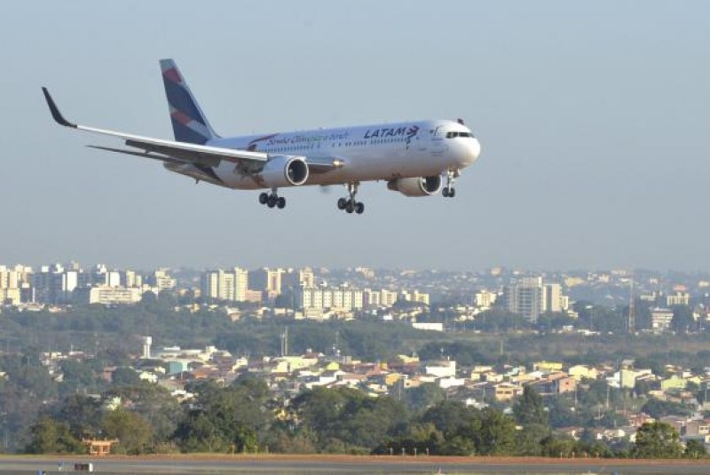 Transporte aéreo de passageiros tem aumento de 7