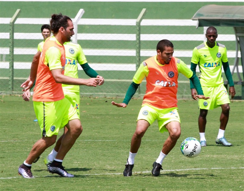 Goiás quer  espantar fantasma