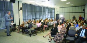 Iris enaltece luta das mulheres