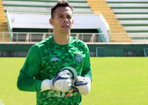 Goleiro Danilo morre no hospital; Hélio Neto é encontrado com vida