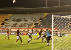 Anápolis vence em casa e está a um passo da final