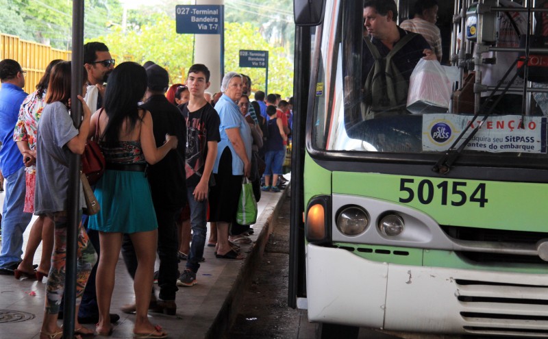 Passagem de ônibus deve chegar a R$ 4