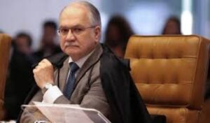 Edson Fachin vai se colocar à disposição para mudar colegiado da Lava Jato