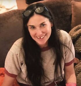 Demi Moore conta que perdeu dentes por estresse