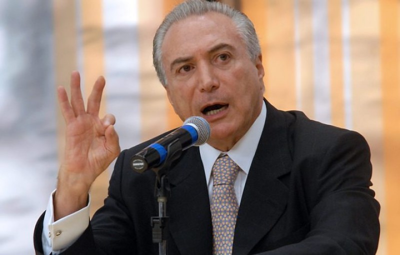 "É mentira rasteira" diz Temer sobre fim de Bolsa Família