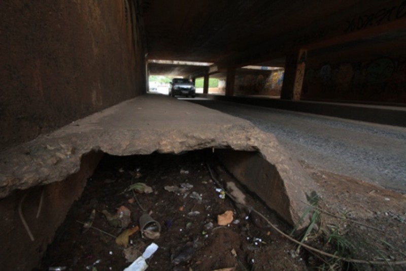 Viaduto construído há  35 anos no Jardim Goiás pode ceder