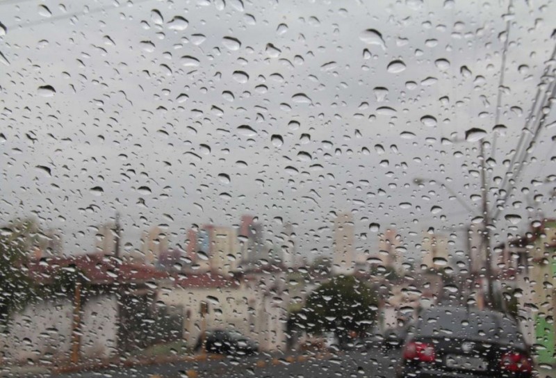 Segunda-feira com chuva forte na Região Central de Goiás