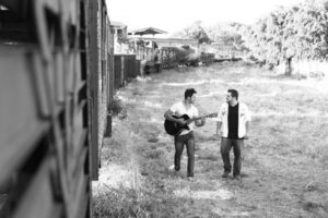 Dupla sertaneja Dyogo e Deluca faz homenagem às mulheres com música