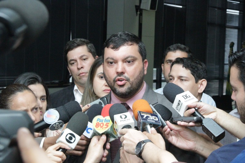 Paço corta 143 mi e reduz déficit