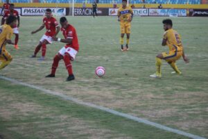 Vila Nova empata com o Iporá