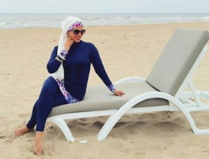 Cannes proíbe uso de 'burkini' em praias