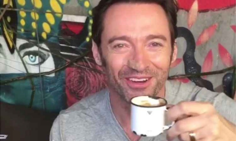 Hugh Jackman chega ao Brasil para divulgar Logan