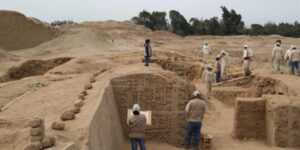 Cidade de barro ainda surpreende arqueólogos