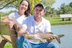 Casal de Morrinhos troca as vacas de leite por peixes