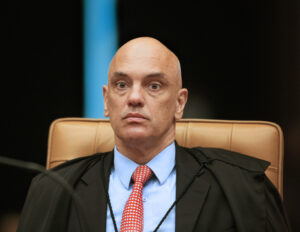 Moraes confirma conversa com senador Marcos do Val