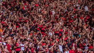 Torcida do Flamengo ofende memória de Pelé em jogo pelo Campeonato Carioca: "Maconheiro"