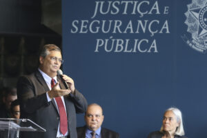 Dino anuncia órgão para monitorar violência contra jornalistas