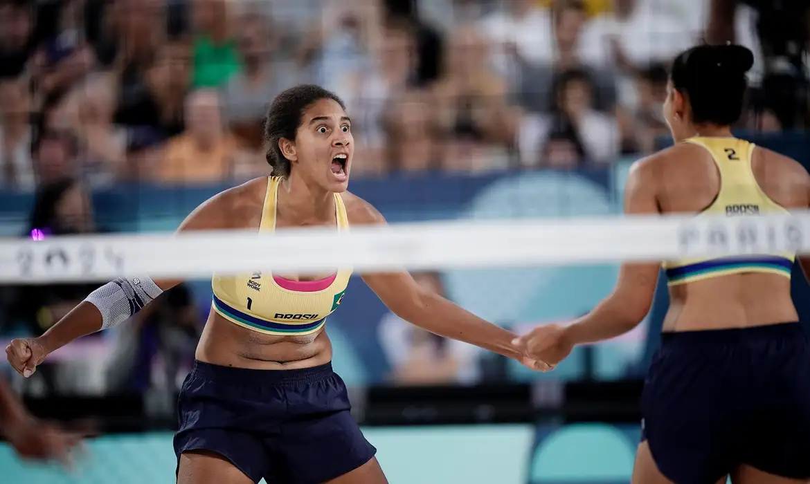 Olimpíadas: Duda e Ana Patrícia vencem e avançam para as quartas do vôlei de praia