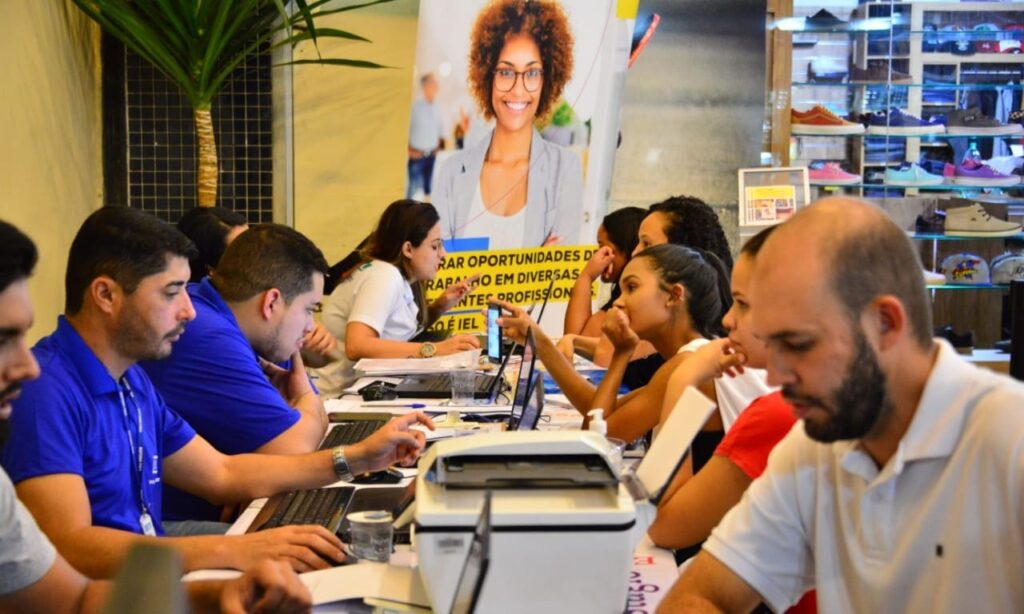 IEL oferece mais de 300 vagas de estágio para estudantes do ensino superior