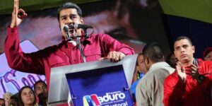 Nicolás Maduro chega à Rússia  para se eunir com Vladimir Putin