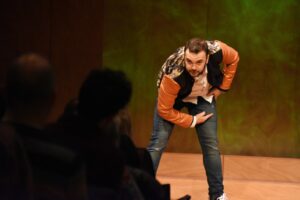 Terça no Teatro: "Adan Experience" aborda limites da arte