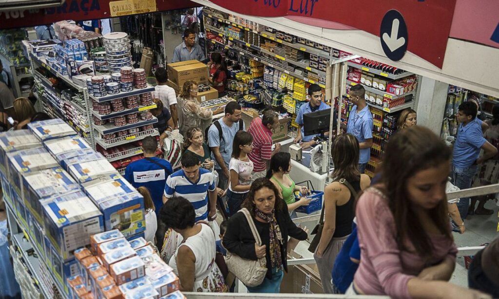 Endividamento e inadimplência do consumidor têm alta em agosto