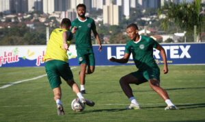 Goiás pode ter a volta de laterais titulares