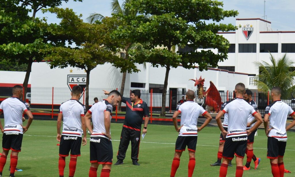 Atlético recebe o Londrina para conseguir primeira vitória com Barroca