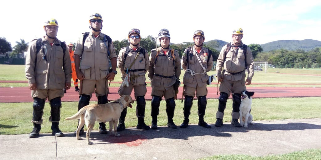 Bombeiros de Goiás são enviados para auxiliar nas buscas