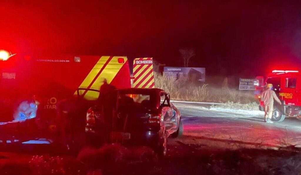 Acidente de carro na BR-153 deixa dois feridos