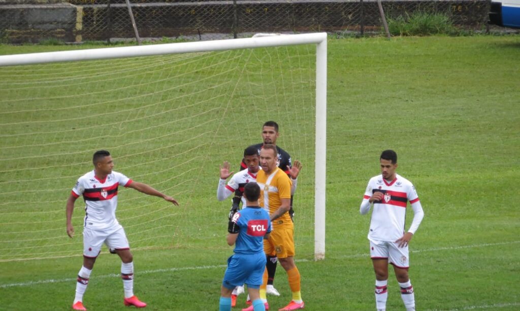 Brasiliense vira e elimina o Atlético-GO na Copa Verde