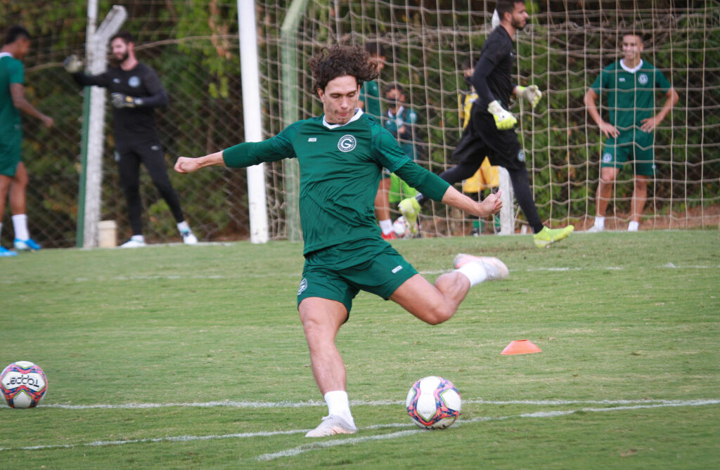 Nicolas comemora primeiro gol pelo Goiás: "Nos dá confiança"