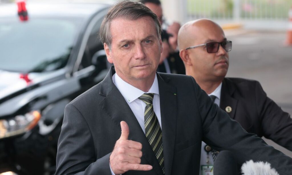 Bolsonaro diz que usará canal aberto com Trump para falar de tarifas