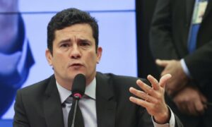 Moro presta depoimento à Polícia Federal neste sábado (2) em Curitiba