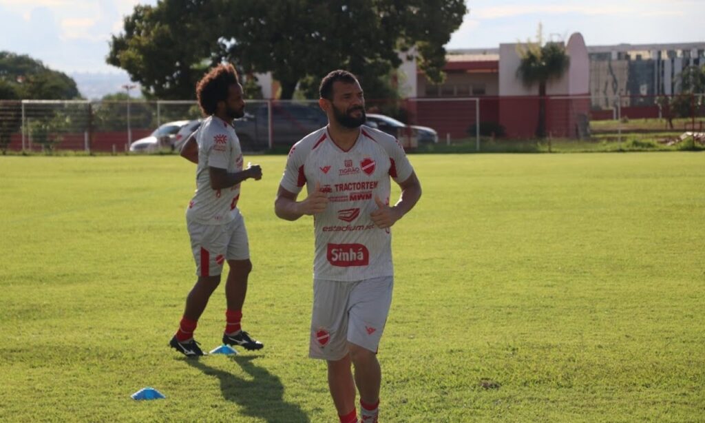 Adalberto quer superar marca de gols anotados em um ano