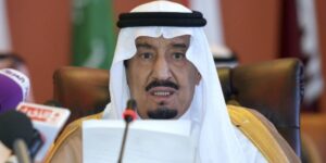 Rei saudita discute com Pompeo relações bilaterais