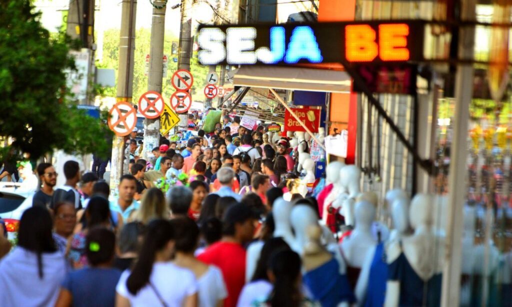 Lojistas da 44 esperam aumento de 12% nas vendas