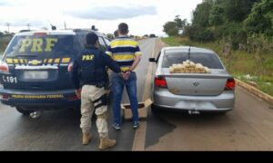 Motorista é preso em flagrante transportando 18 kg de drogas