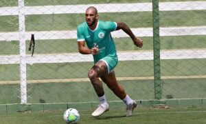 Fernandão acredita que Goiás está no caminho certo para voltar a vencer: "Cada vez mais perto"