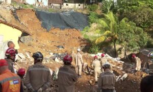 Deslizamento no Recife deixa 7 mortos