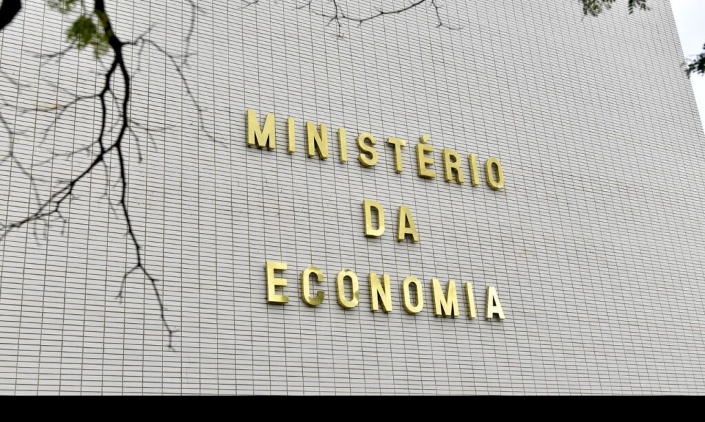 Relator quer plebiscito sobre extinção de municípios