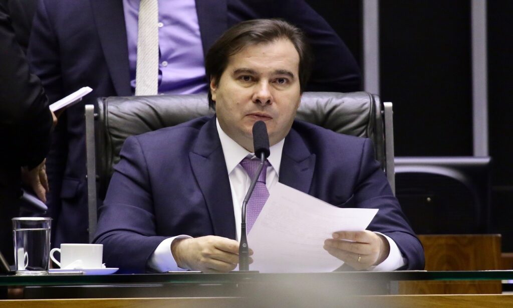 Partidos farão proposta coletiva de corte salarial de servidor