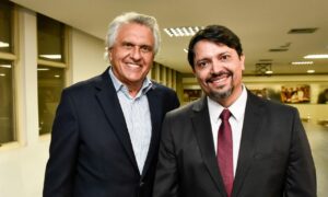 Caiado empossa novo secretário de Cultura