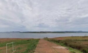 Embarcação naufraga no Lago das Brisas