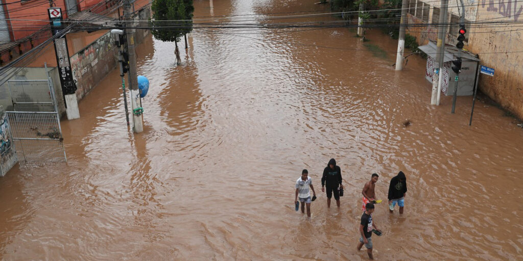 Chega a 12 o número de mortos por causa de forte chuva em São Paulo