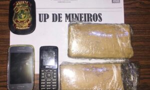 Agentes interceptam entrada de drogas e celulares em presídio