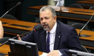 Elias Vaz lamenta saída de Kajuru do PSB