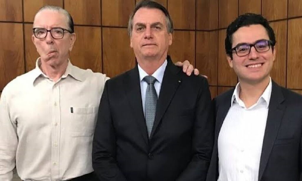 Bolsonaro passa por cirurgia de hérnia nesta manhã de domingo (8)