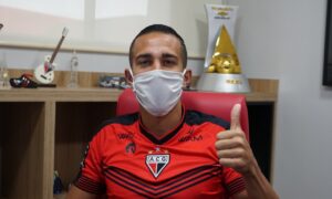 Nicolas revela ansiedade para voltar a jogar e se tornar pai pela primeira vez