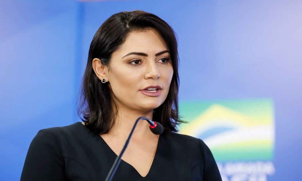 Primeira-dama Michelle Bolsonaro testa positivo para Covid-19